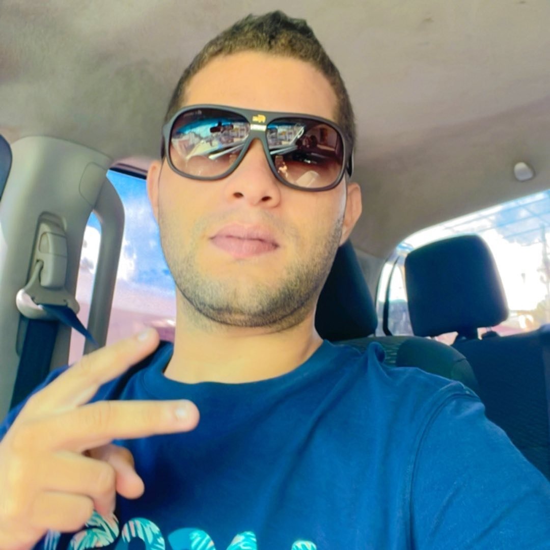<em>Andrés M.</em>